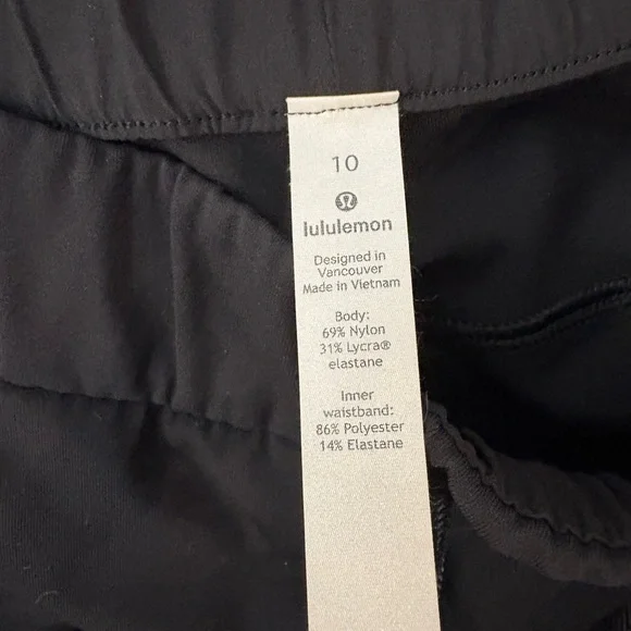 Lululemon On The Fly Short *Woven *2.5" - Picture 6 of 9